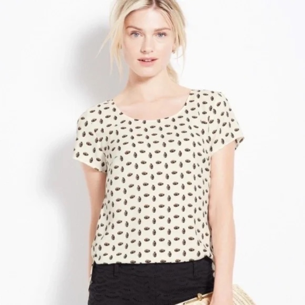 Ann Taylor • White short-sleeves pineapple print blouse